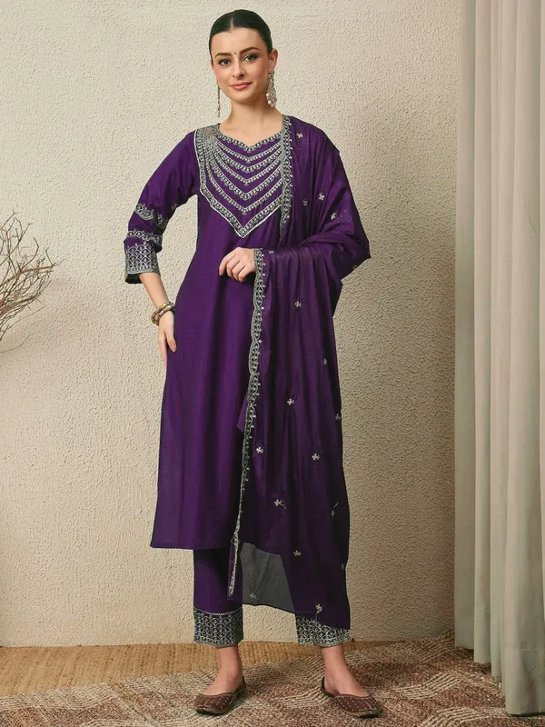 Cotton_Blend_Women_Kurti_With_Dupatta_And_Bottomwear