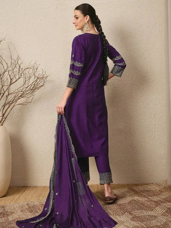 Cotton_Blend_Women_Kurti_With_Dupatta_And_Bottomwear