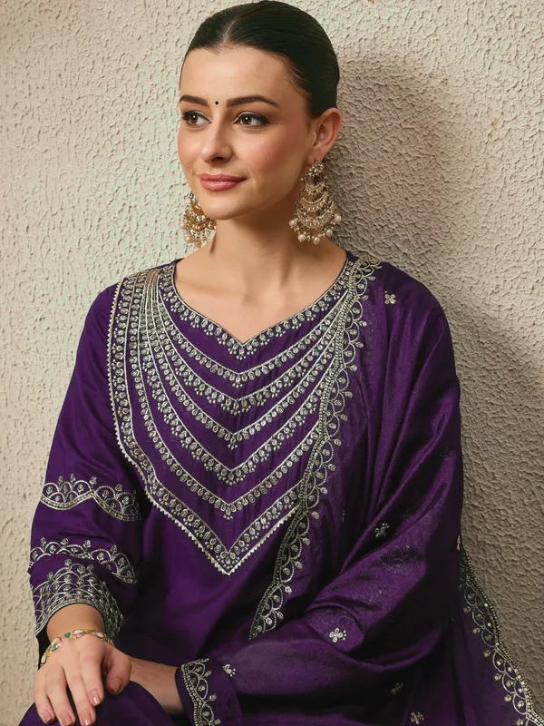 Cotton_Blend_Women_Kurti_With_Dupatta_And_Bottomwear