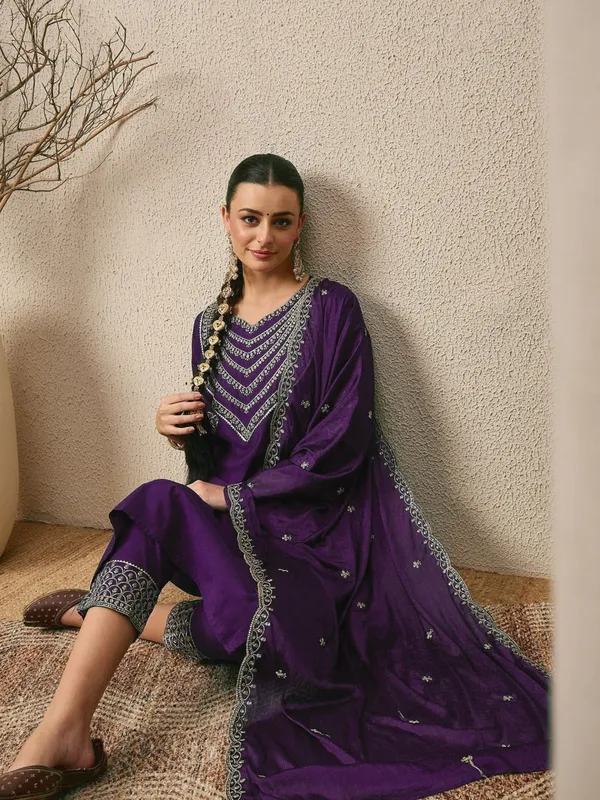 Cotton_Blend_Women_Kurti_With_Dupatta_And_Bottomwear