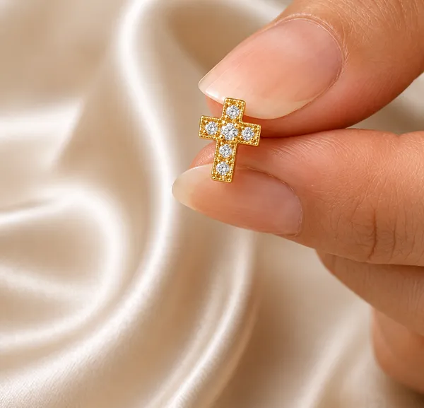 Gold-Tone_Crystal_Heart_Stud_Earrings_For_Women