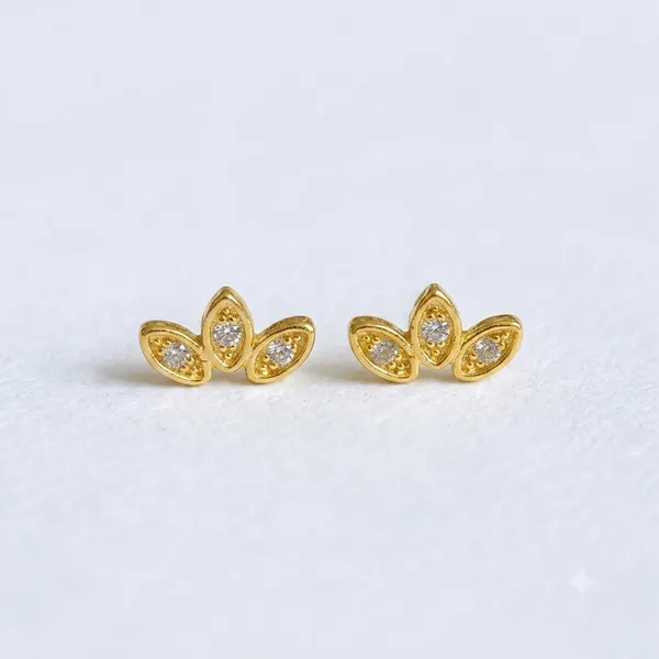 Gold-Tone_Crystal_Heart_Stud_Earrings_For_Women