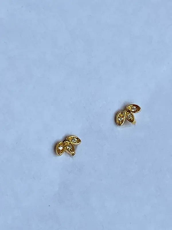 Gold-Tone_Crystal_Heart_Stud_Earrings_For_Women