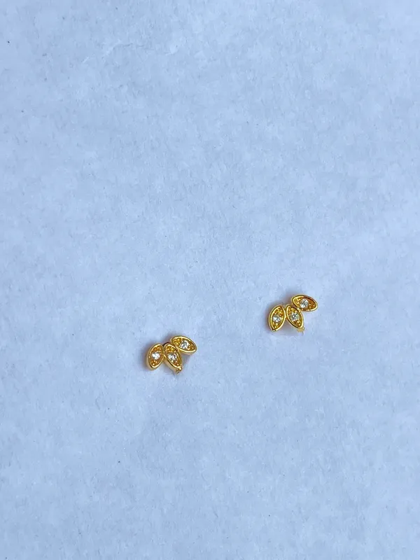 Gold-Tone_Crystal_Heart_Stud_Earrings_For_Women