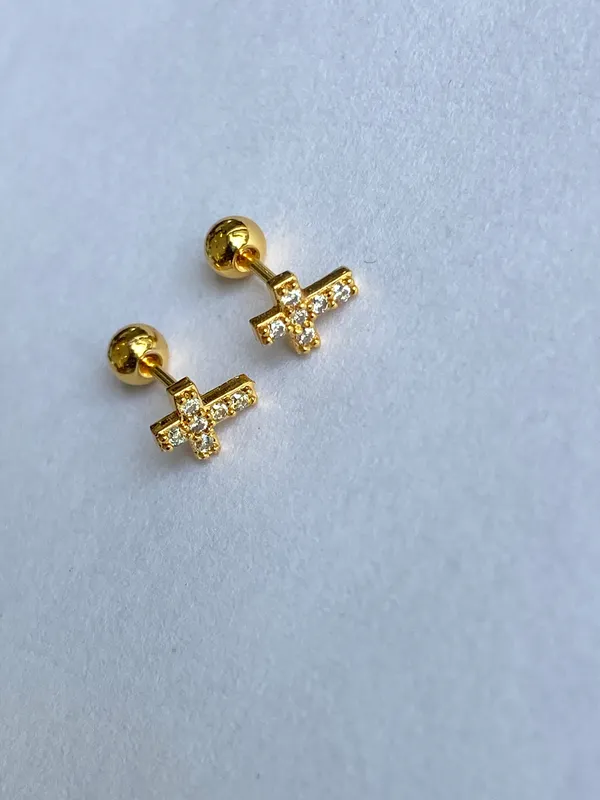Gold-Tone_Crystal_Heart_Stud_Earrings_For_Women