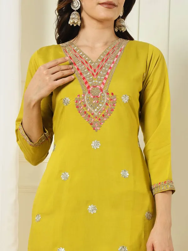 Yellow_Jacquard_Kurta_Set_With_Dupatta_For_Women
