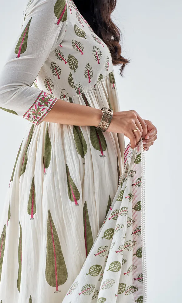 White_60X60_Cotton_Kurta_Set_With_Dupatta_For_Women