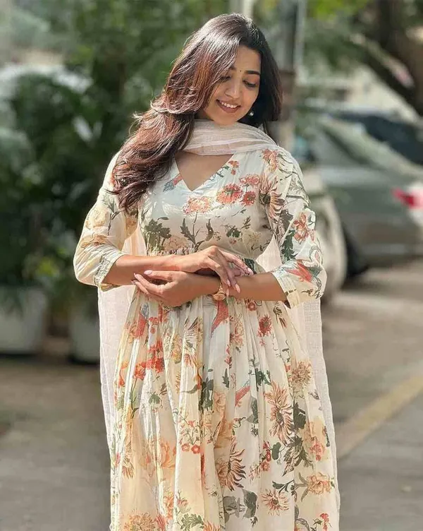 Off_White_Cotton_Kurta_Set_With_Dupatta_For_Women