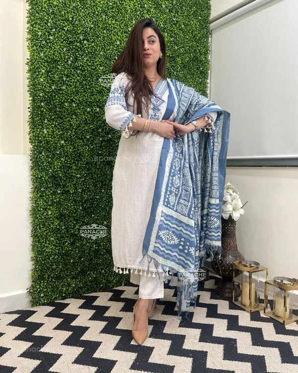 White_Blue_Vatigan_Kurta_Set_With_Dupatta_For_Women