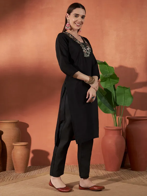 Black_Muslin_Kurta_Set_With_Dupatta_For_Women