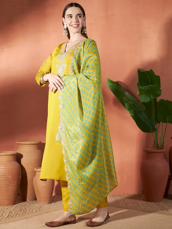 Yellow_Viscose_Rayon_Kurta_Set_With_Dupatta_For_Women