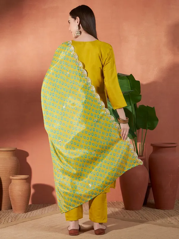 Yellow_Viscose_Rayon_Kurta_Set_With_Dupatta_For_Women