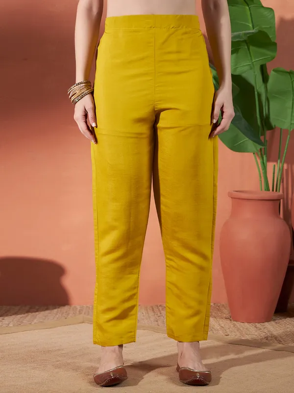 Yellow_Viscose_Rayon_Kurta_Set_With_Dupatta_For_Women