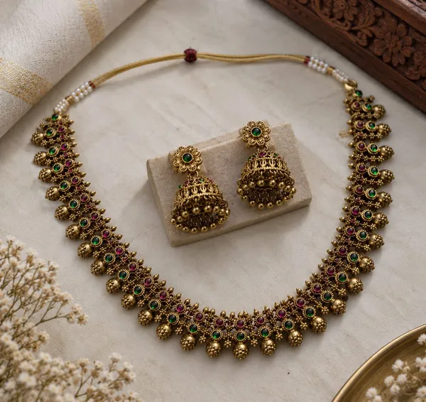 Antique_Gold_Necklace_Set_with_Jhumka_Earrings