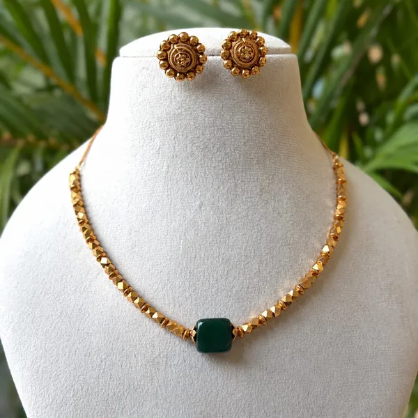 Emerald_Lakshmi_Beadwork_Necklace_&_Earring_Set