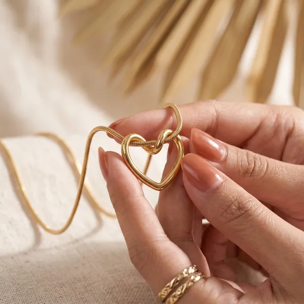 Eternal_Heart_Anti_Tarnish_Gold_Pendant_Necklace_for_Women_|_Minimalist_Heart_Necklace