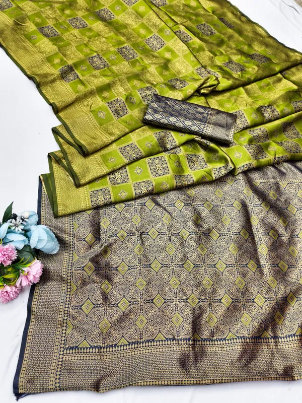 Green_And_Black_Jacquard_Banarasi_Silk_Saree_For_Women