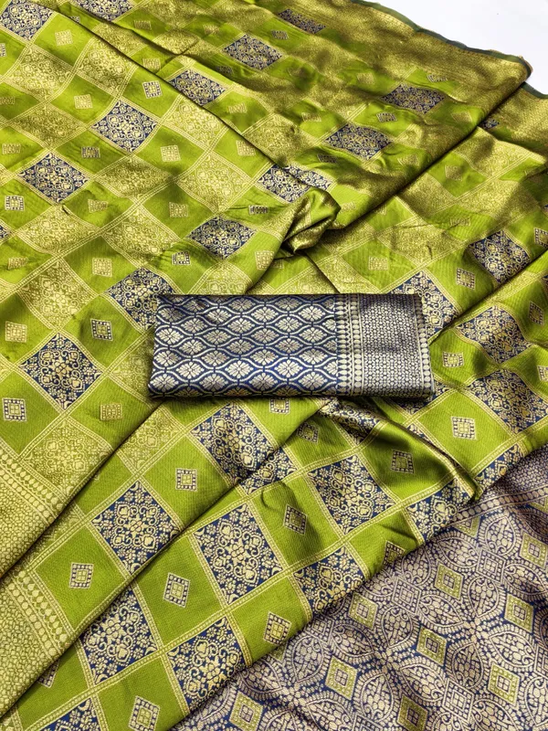 Green_And_Black_Jacquard_Banarasi_Silk_Saree_For_Women
