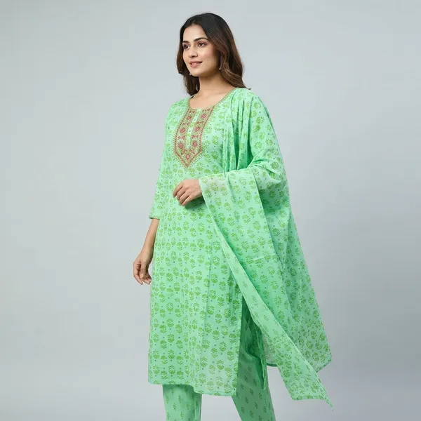 Green_Printed_Cotton_Kurta_Set_With_Dupatta_With_Embroidered_Neckline_For_Women