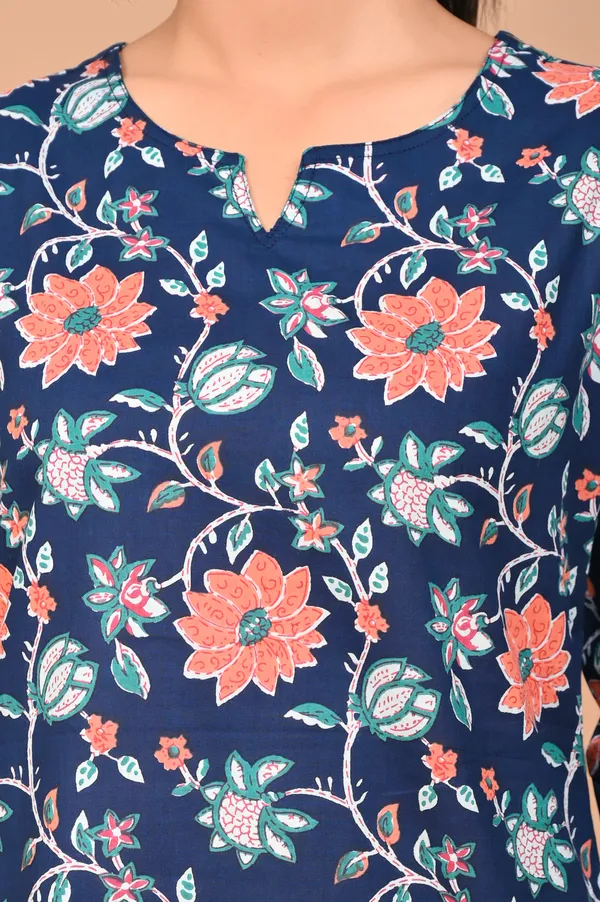 Navy_Blue_Cotton_Floral_Printed_Night_Suit_Set_For_Women