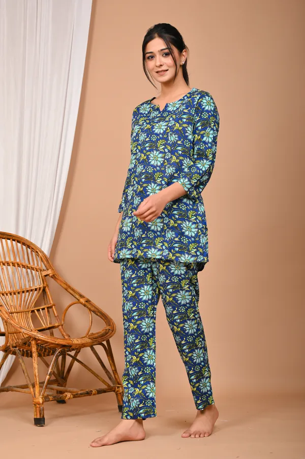 Blue_Cotton_Floral_Printed_Night_Suit_Set_For_Women