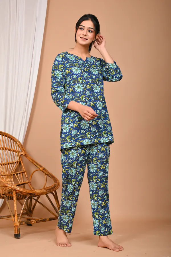 Blue_Cotton_Floral_Printed_Night_Suit_Set_For_Women