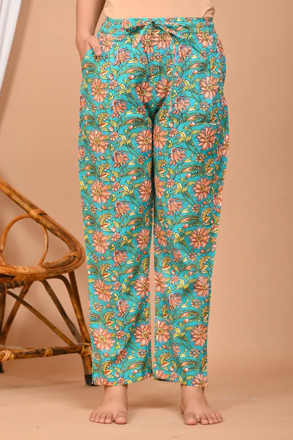 Blue_Cotton_Floral_Printed_Night_Suit_Set_For_Women