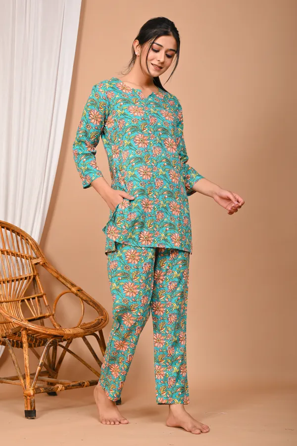 Blue_Cotton_Floral_Printed_Night_Suit_Set_For_Women