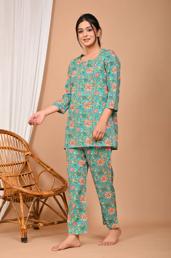 Blue_Cotton_Floral_Printed_Night_Suit_Set_For_Women
