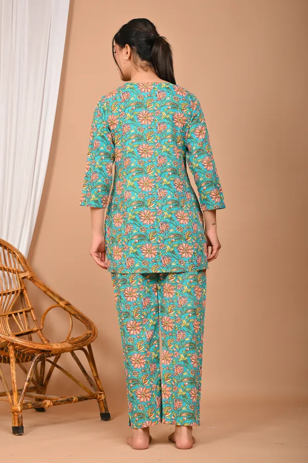 Blue_Cotton_Floral_Printed_Night_Suit_Set_For_Women
