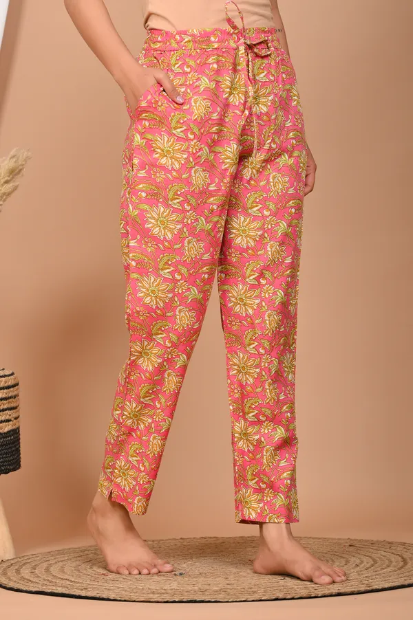 Pink_Cotton_Floral_Printed_Night_Suit_Set_For_Women