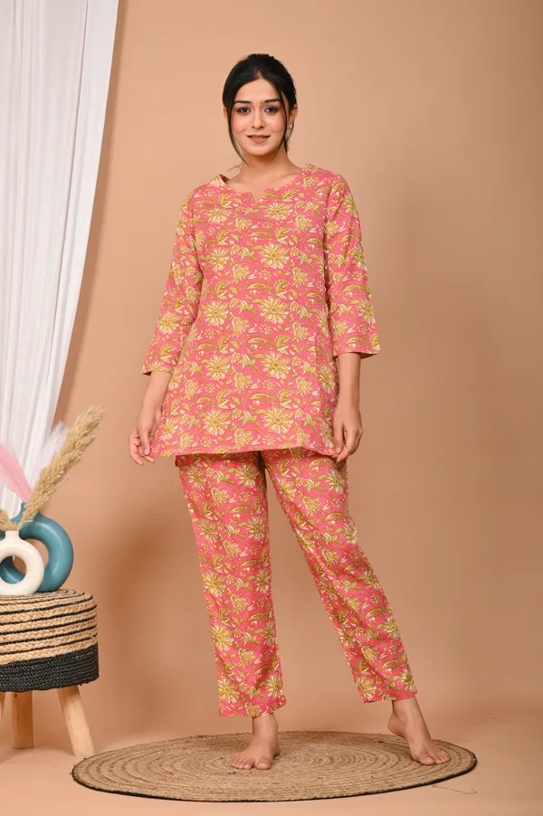 Pink_Cotton_Floral_Printed_Night_Suit_Set_For_Women