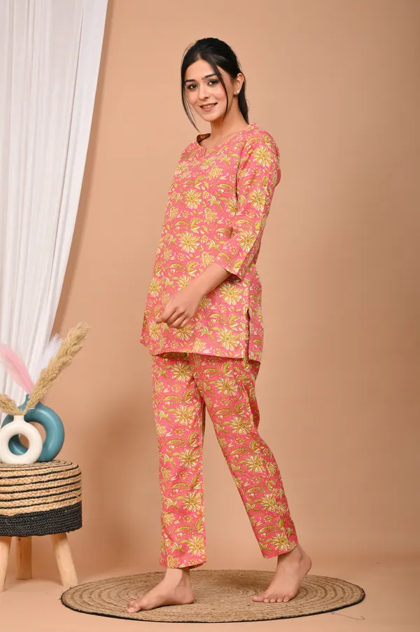 Pink_Cotton_Floral_Printed_Night_Suit_Set_For_Women