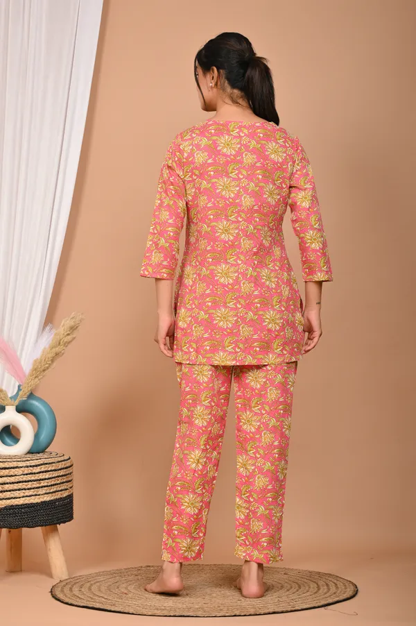 Pink_Cotton_Floral_Printed_Night_Suit_Set_For_Women