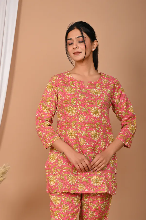 Pink_Cotton_Floral_Printed_Night_Suit_Set_For_Women