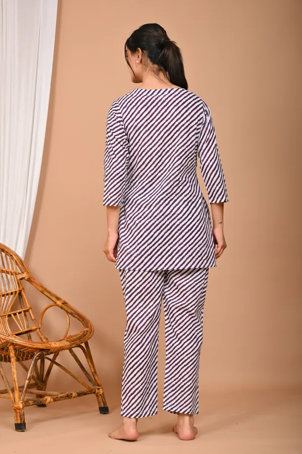 Purple_Cotton_Leheriya_Printed_Night_Suit_Set_For_Women