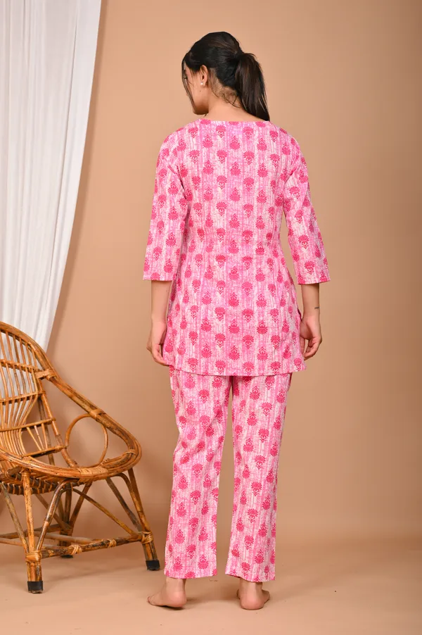 Pink_Cotton_Floral_Printed_Night_Suit_Set_For_Women