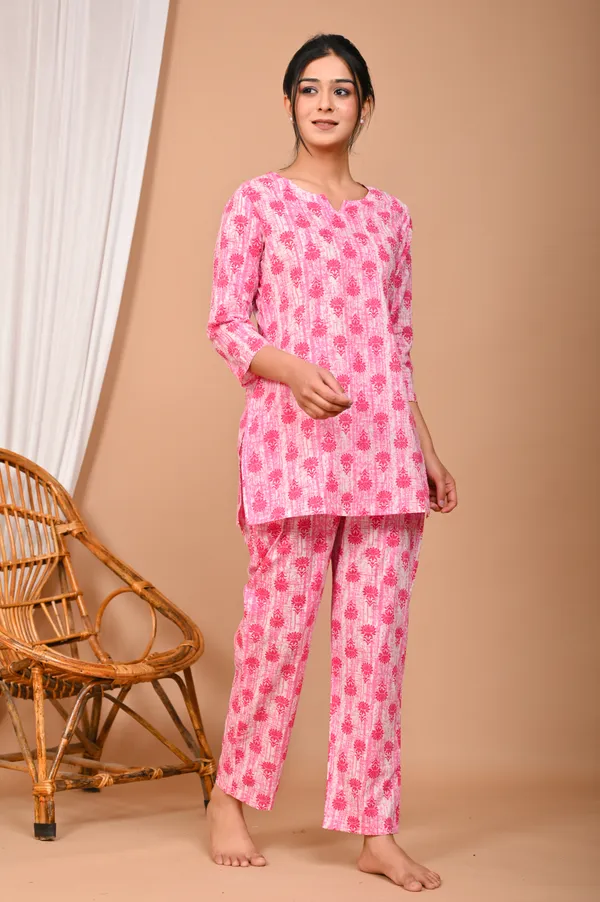 Pink_Cotton_Floral_Printed_Night_Suit_Set_For_Women