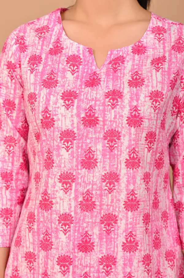 Pink_Cotton_Floral_Printed_Night_Suit_Set_For_Women