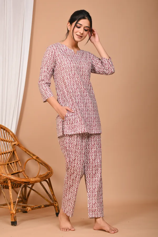 Mauve_Cotton_Geometric_Printed_Night_Suit_Set_For_Women