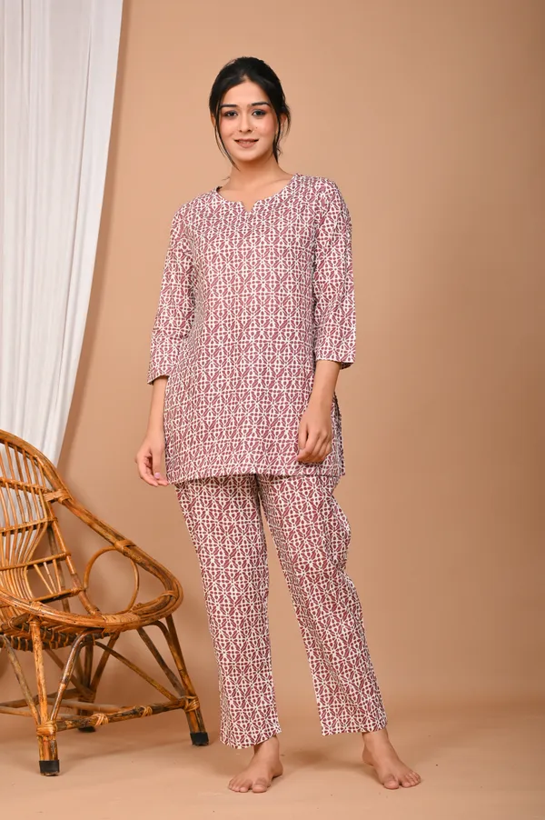 Mauve_Cotton_Geometric_Printed_Night_Suit_Set_For_Women