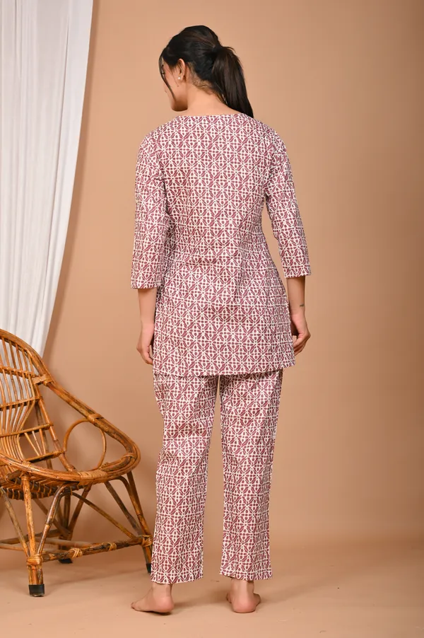 Mauve_Cotton_Geometric_Printed_Night_Suit_Set_For_Women