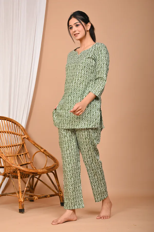 Olive_Green_Cotton_Geometric_Printed_Night_Suit_Set_For_Women