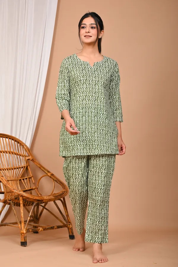 Olive_Green_Cotton_Geometric_Printed_Night_Suit_Set_For_Women