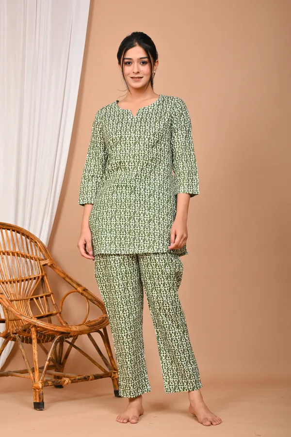 Olive_Green_Cotton_Geometric_Printed_Night_Suit_Set_For_Women