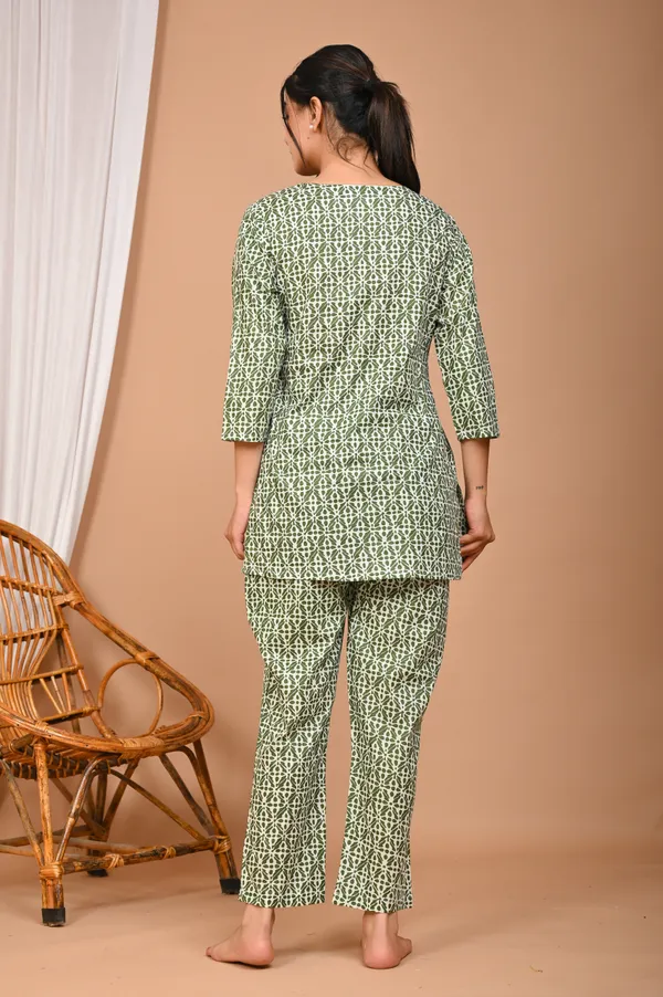 Olive_Green_Cotton_Geometric_Printed_Night_Suit_Set_For_Women