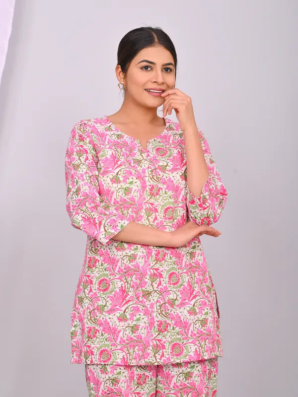 Pink_Cotton_Paisley_Printed_Night_Suit_Set_For_Women