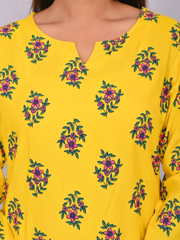 Yellow_Cotton_Floral_Printed_Night_Suit_Set_For_Women