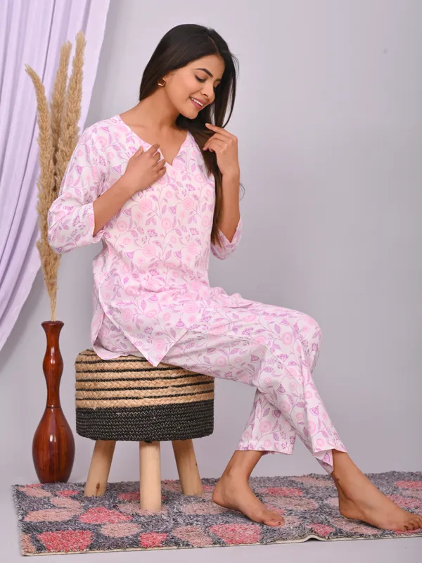 Soft_Pink_Cotton_Floral_Printed_Night_Suit_Set_For_Women