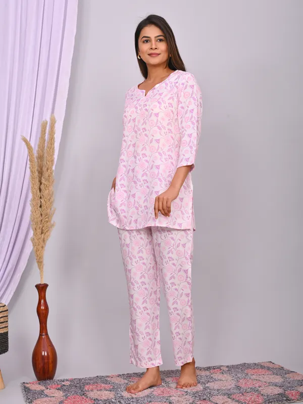 Soft_Pink_Cotton_Floral_Printed_Night_Suit_Set_For_Women